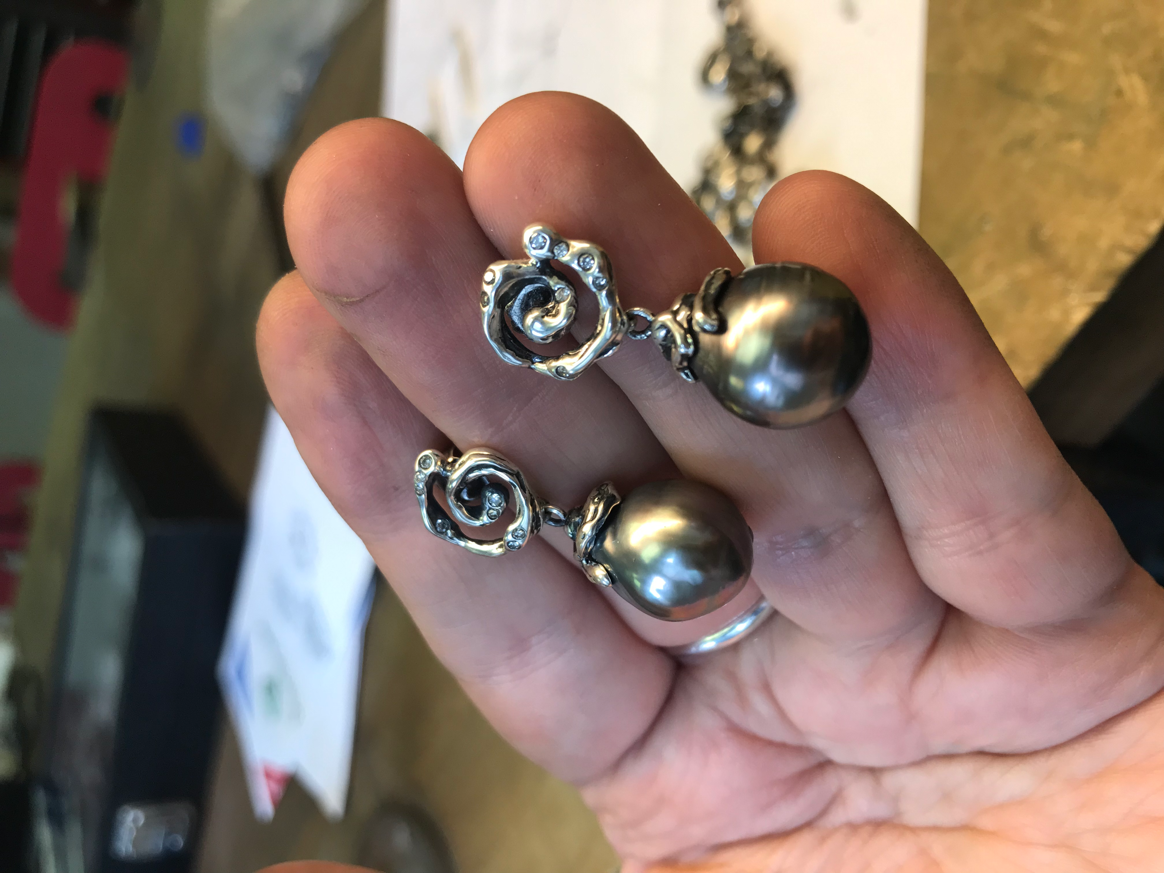 Edison Pearl Gold Earrings